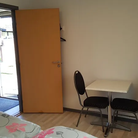 Hojskolevaerelser Samso Pensión *